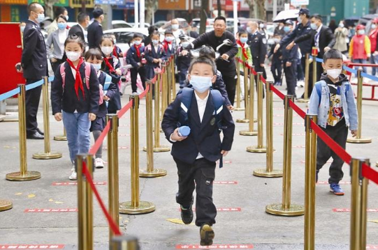 我市31万小学生返校复课
