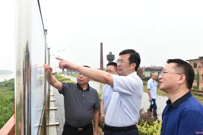 邹文辉督导检查防汛工作时强调：加强精准科学调度 确保全市安全度汛