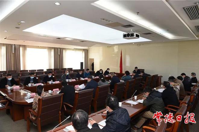 邹文辉专题调度医保基金运行工作：坚持一切为了群众 切实减轻就医负担