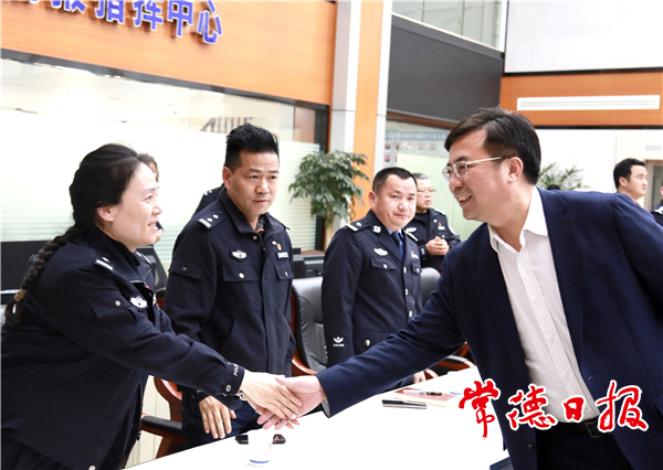 邹文辉调度春节安保工作