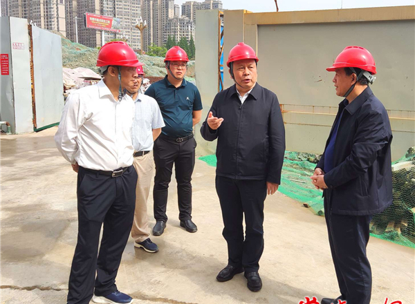 省人大常委会副主任、省总工会主席周农来常调研时强调：坚持工人文化宫“工”字特色