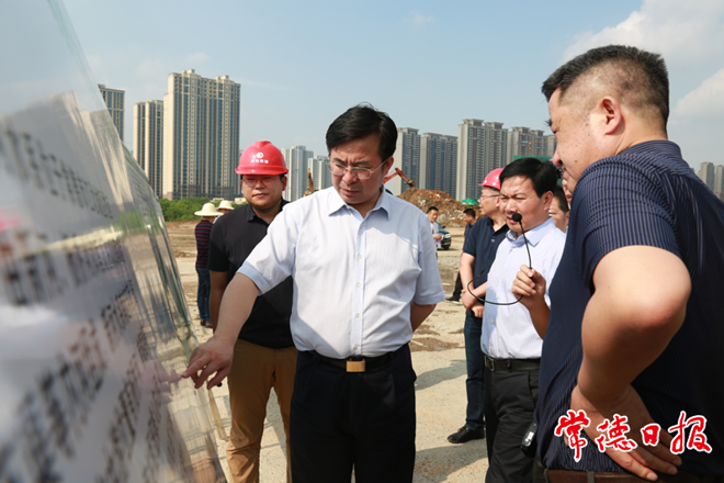 邹文辉调研城建项目建设时强调：在城市“微建设微管理微服务”上走出城市建设新路子