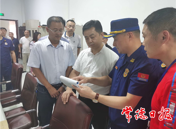 市领导检查安全生产工作时强调：层层压实责任 从根本上消除事故隐患