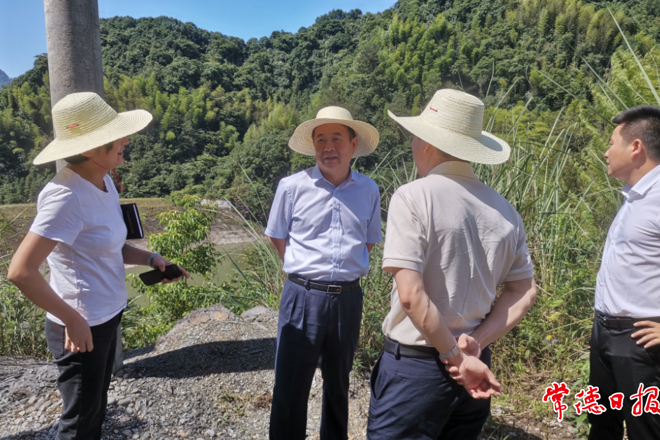 市领导调研麻纳口村乡村振兴工作时强调：确保在规定时间内将乡村振兴任务全面完成