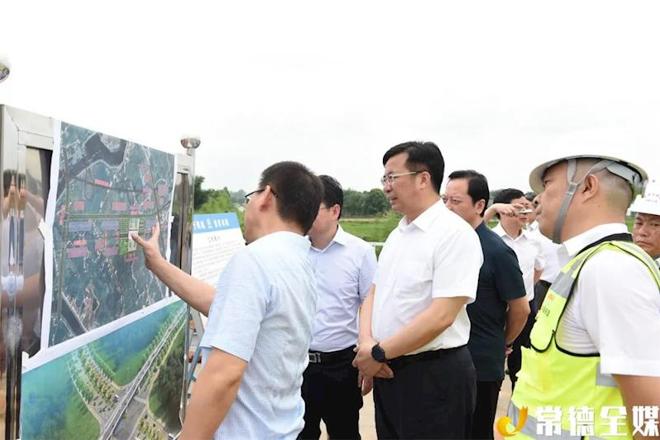 邹文辉调度省市重点项目建设：加快项目建设进度掀起项目建设高潮