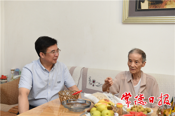 邹文辉看望慰问退役军人