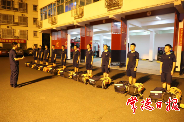常德13名消防指战员增援郑州