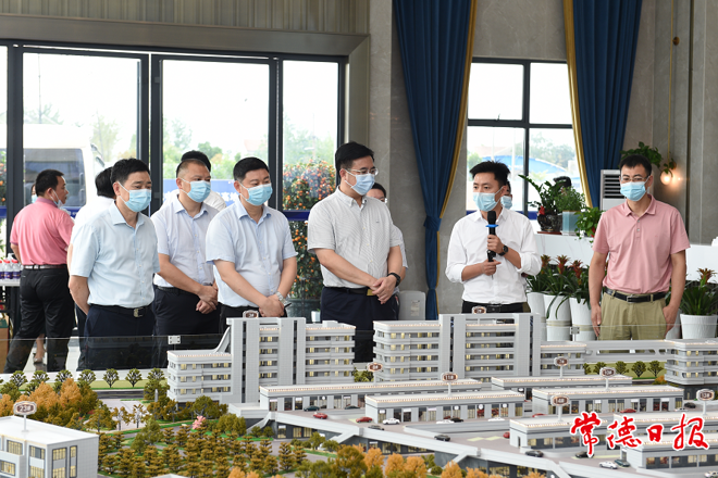 邹文辉赴澧县调研时指出　准确把握宏观经济走势 加快建设澧水流域中心城市