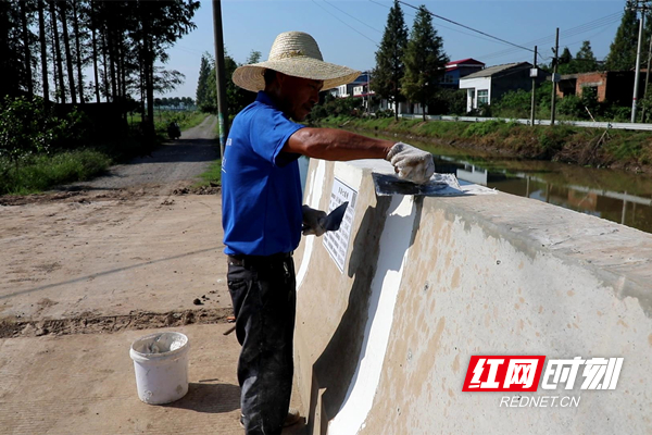 刷漆.jpg 刷漆.jpg