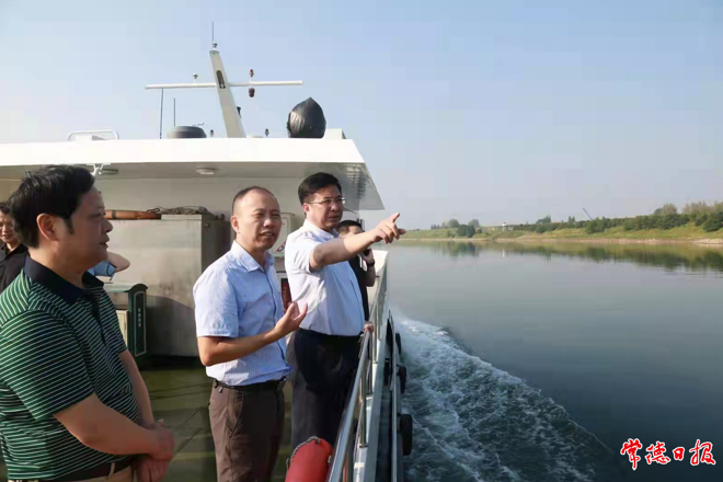 邹文辉沿沅水调研旅游航线规划