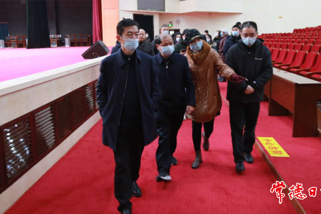 市政协检查组检查会场筹备工作