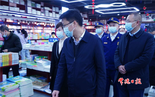 市领导带队开展文化市场节前综合检查