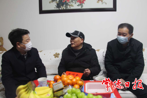 市领导节前慰问我市部分军转干部
