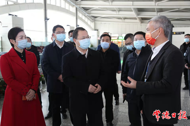 周振宇看望春节值班人员 检查疫情防控、道路交通安全等工作