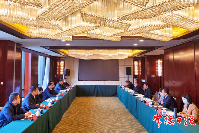 曹志强与省第九批援藏工作队一行交流座谈　一如既往支持援藏工作 共同努力推动隆子县经济社会发展