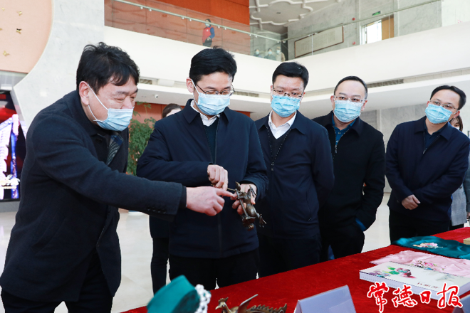 曹志强调研宣传思想文化工作时强调：传播好声音 凝聚正能量 为推动常德高质量发展提供思想保证和精神动力