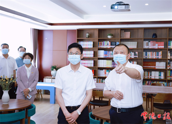 曹志强调研发改工作时强调：争当先锋 勇挑大梁 为推动高质量发展贡献更大力量