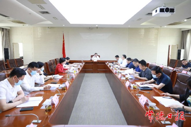 周振宇主持召开重大招商引资项目专题调度会强调 形成加快招商项目落地的工作合力