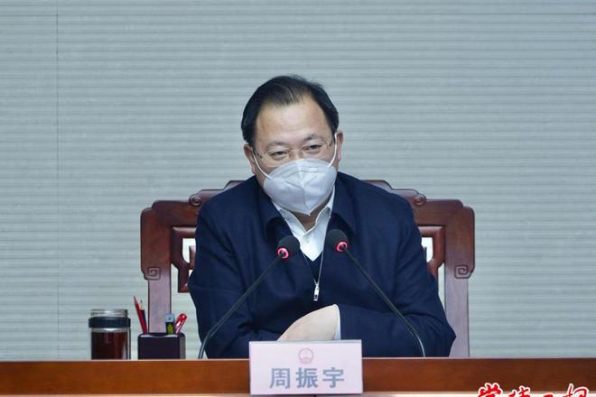 周振宇主持召开常益长铁路沿线环境整治工作调度会指出：打造造福于民的致富之路、开放之路、希望之路