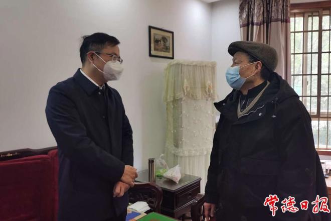 市领导开展安全生产检查并慰问劳模、专家