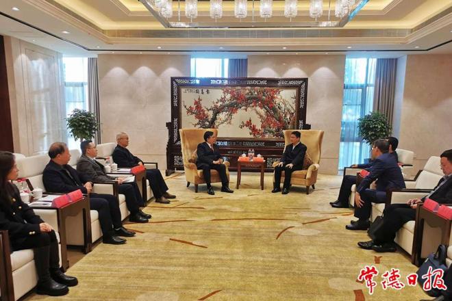 曹志强与中国工程院院士刘良一行座谈 