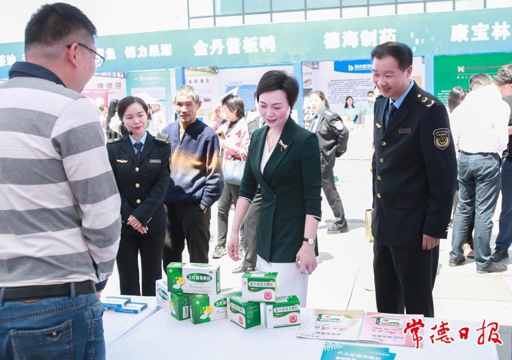 f393c54e6ec84f9ebd8ae743e6d4b811.jpg f393c54e6ec84f9ebd8ae743e6d4b811.jpg