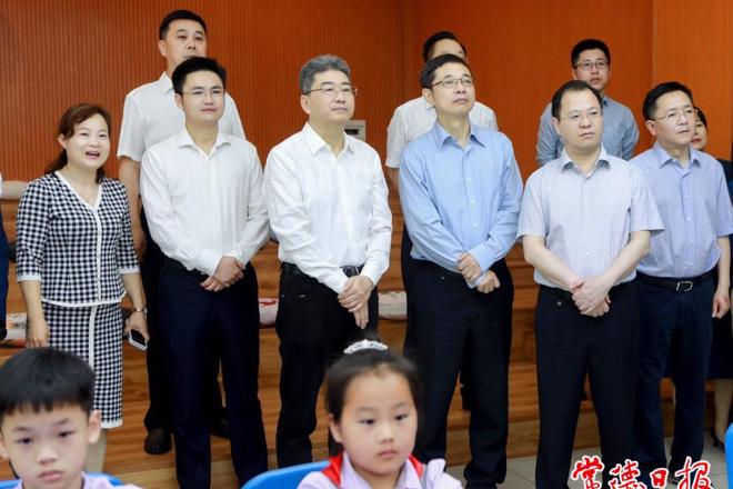 教育部副部长吴岩率专家组来常考察调研并强调：加快推进教育数字转型和智能升级