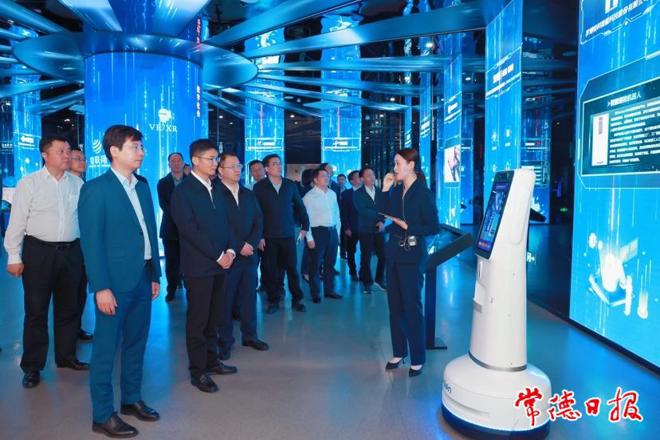 十大彩票网赌平台党政代表团赴苏州考察学习