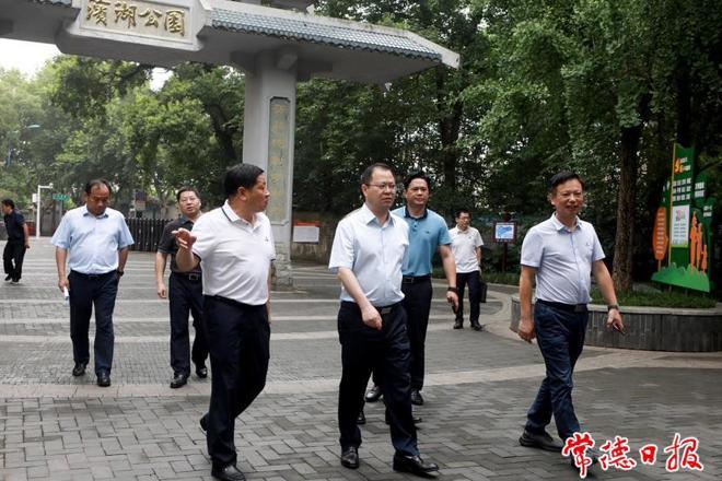 周振宇调研市中心城区园林绿化工作时指出：增绿提质 打造中心城区亮点景观