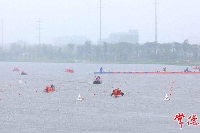 端午竞渡 龙跃鼎城 首届阳明湖龙舟赛雨中开赛