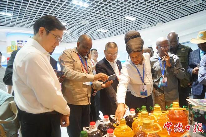 博茨瓦纳国家商会代表团到常德经开区参观考察