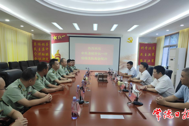市领导“八一”前夕开展走访慰问活动