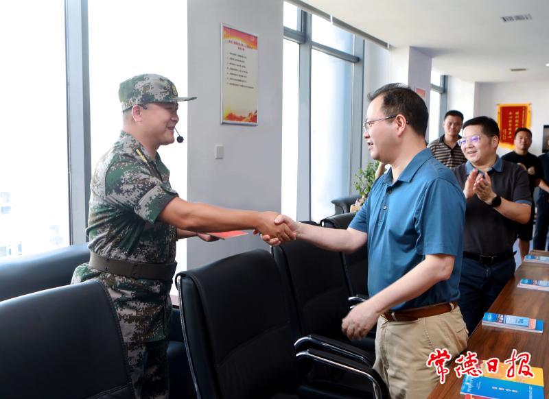 8cb43b752b0e4273944736c1d2d27bdc.jpg 8cb43b752b0e4273944736c1d2d27bdc.jpg