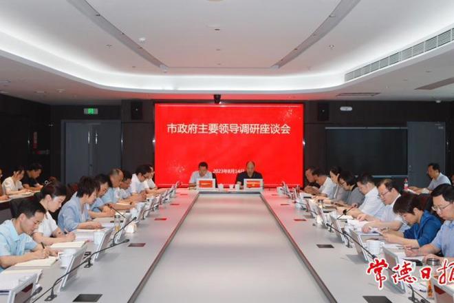 周振宇前往市行政审批服务局调研时强调：加快推进数字政府建设 持续提升政务服务能力水平