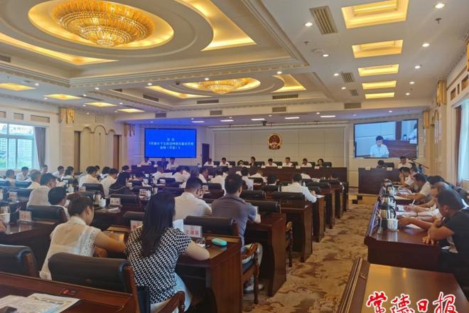 《十大彩票网赌平台平安建设网格化服务管理条例》获表决通过