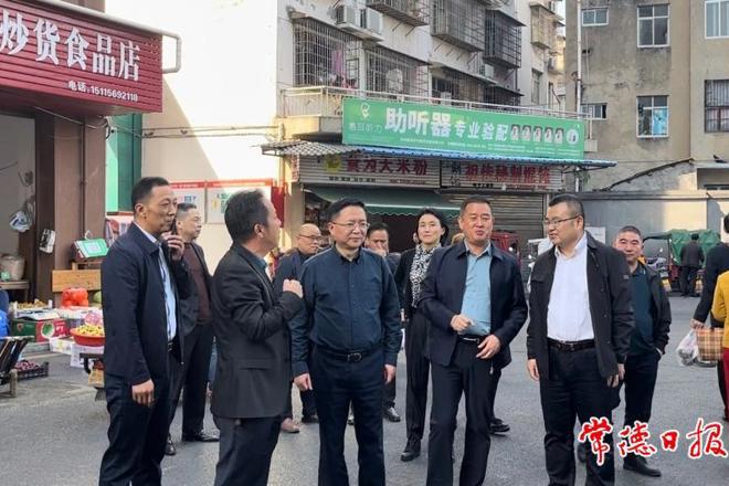 市领导督导巩固国家卫生城市工作