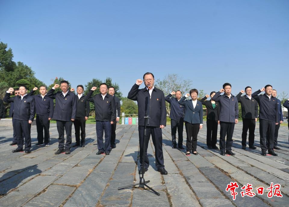 0534b24f419d412bad2cf2f79293c57f.jpg 0534b24f419d412bad2cf2f79293c57f.jpg