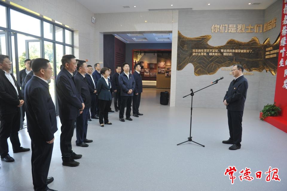 9b12748bec714029add94148ae7ffdb2.jpg 9b12748bec714029add94148ae7ffdb2.jpg