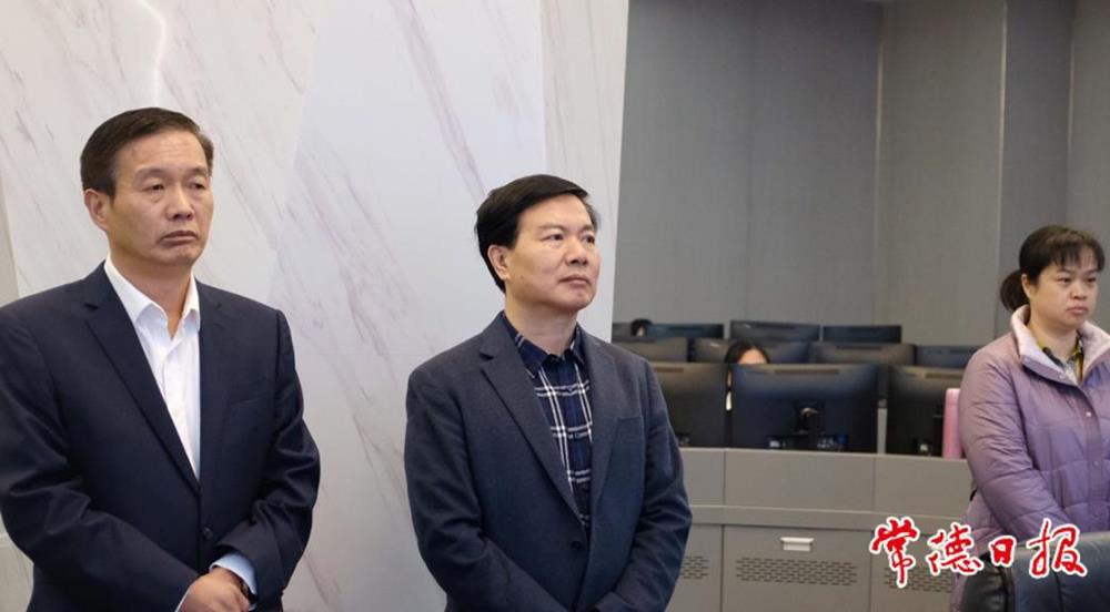 94b0ff4e9dc64747bf213bf20a42a34d.jpg 94b0ff4e9dc64747bf213bf20a42a34d.jpg