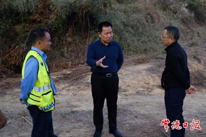 市领导率队开展巡林工作