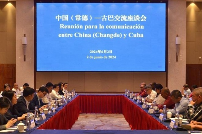 古巴共产党干部考察团访问常德