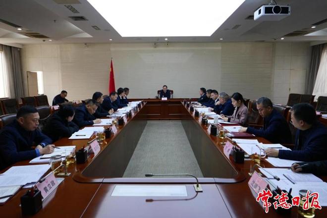 周振宇在市政府党组会议暨市长碰头会上强调：抓好经济运行 守牢安全底线 坚定不移完成年度目标任务