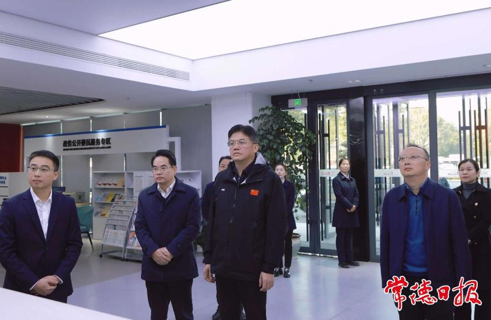 罗毅君在汉寿县政务中心调研