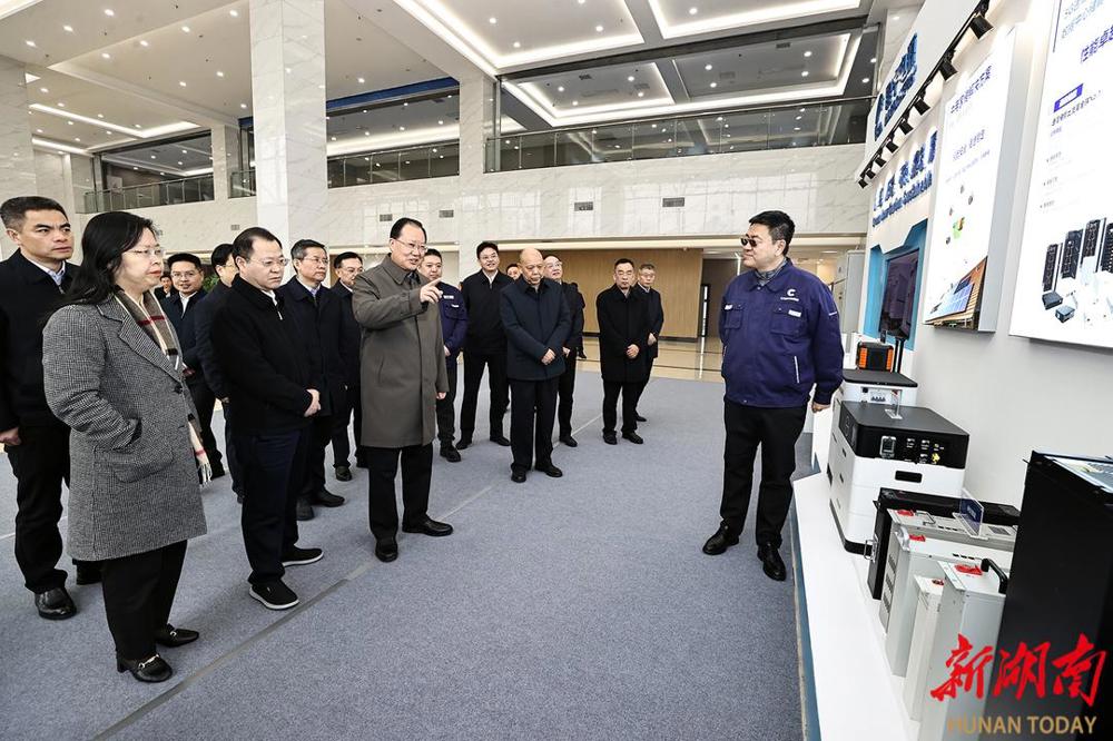 毛伟明在昆宇电源了解企业经营和安全生产情况