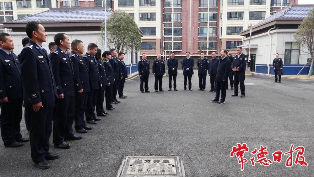 在鼎城区公安局红云派出所慰问基层民警