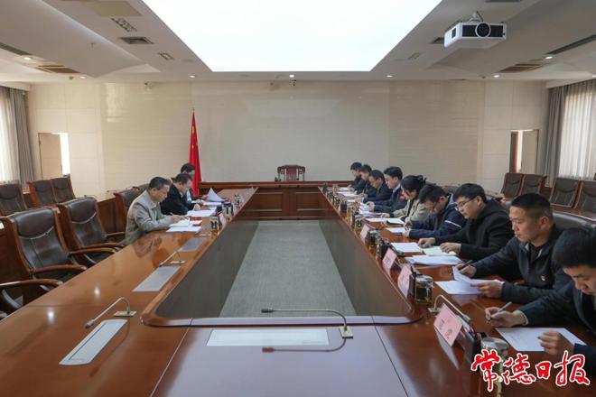 周振宇参加市政府办第一党支部组织生活会