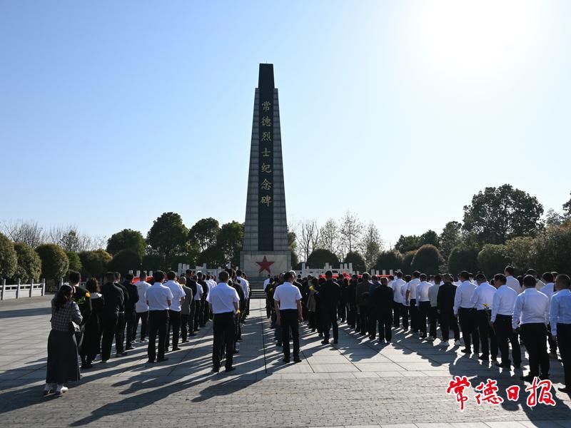 祭扫活动现场