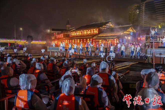 【摄影报道】小雨难挡热情！《常德往事》实景演出引燃端午