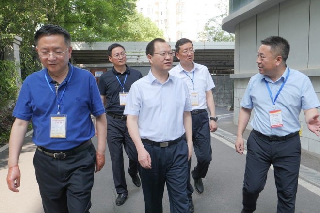 周振宇带队巡视检查高考考务工作