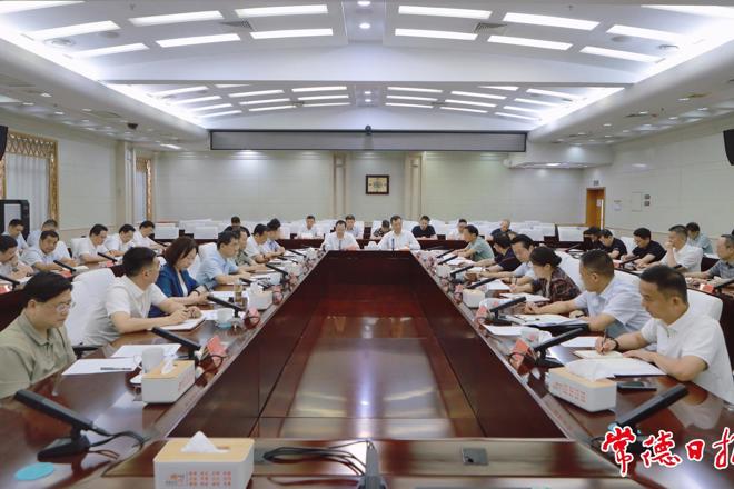 周振宇主持召开深入贯彻中央八项规定精神学习教育工作推进会